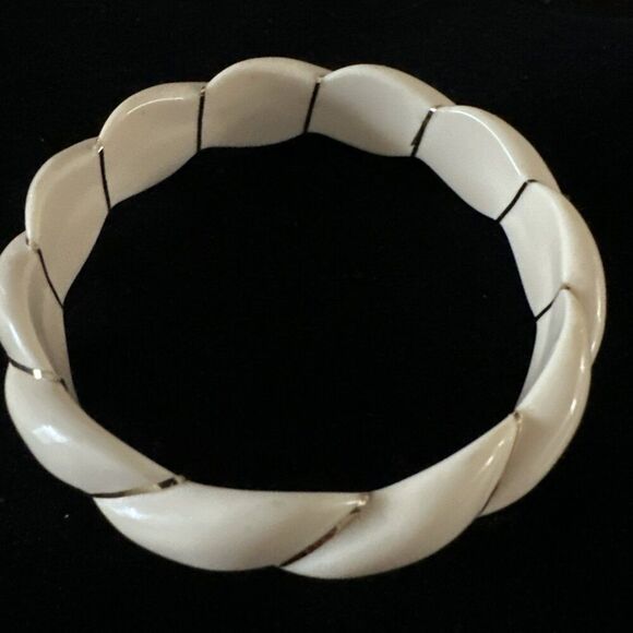 Vintage Italian Acrylic Twisted Rope Bangle Bracelet In Cream 8 in - Picture 1 of 3